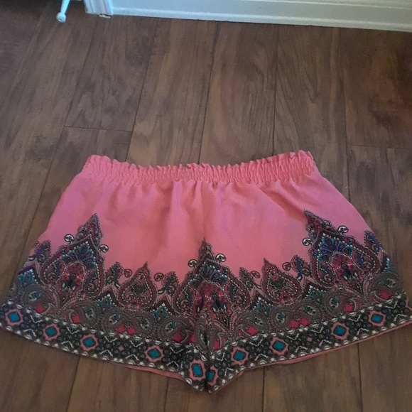 Shorts - Picture 2 of 5